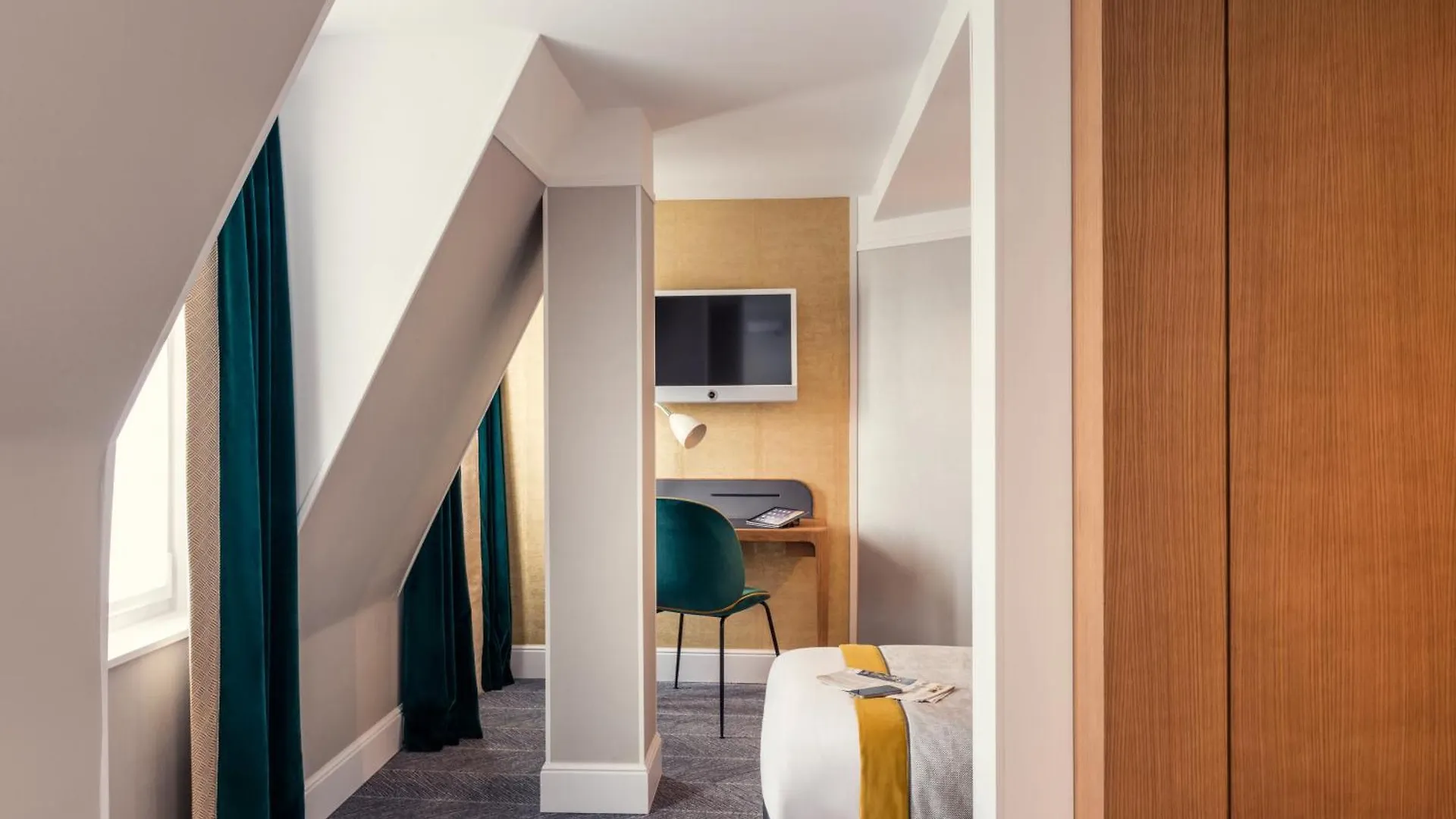 Mercure Paris Opera Garnier Hotel & Spa 4*,