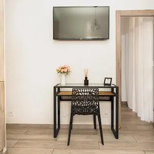 Apartment Centre Flat - Modern, Quiet And Brand New