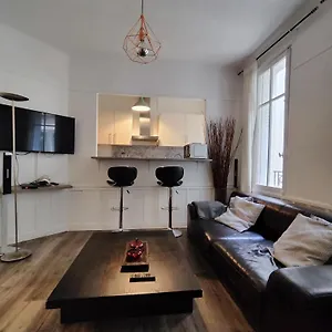 And Cozy 1b In The Heart Of Apartment